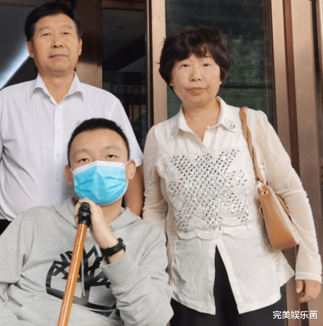 原田知世|杜妈给姚策扫墓，带3样零食太寒酸，扬言想去陪他，网友：快点去