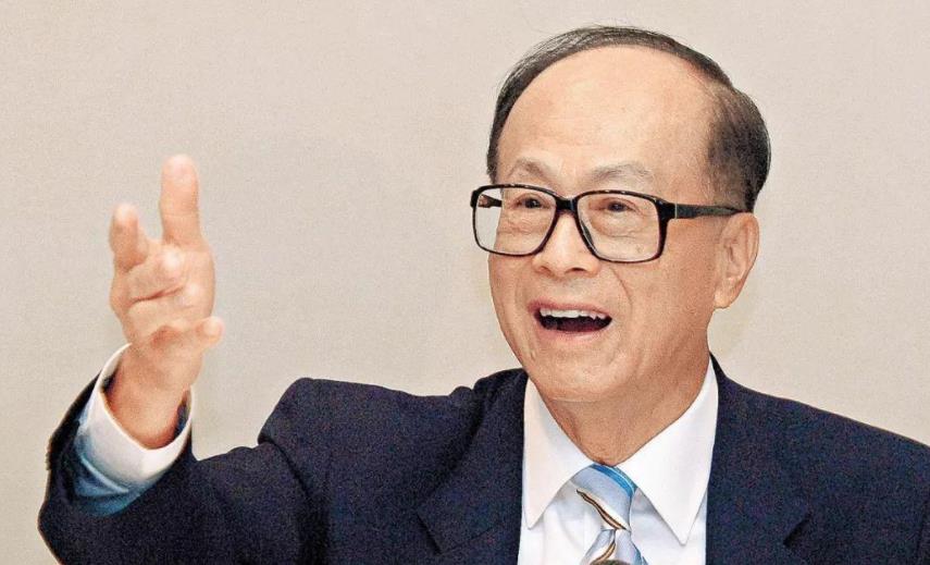 李嘉诚 套现撤离中国投资海外，李嘉诚“金融帝国”崩塌，损失超过千亿