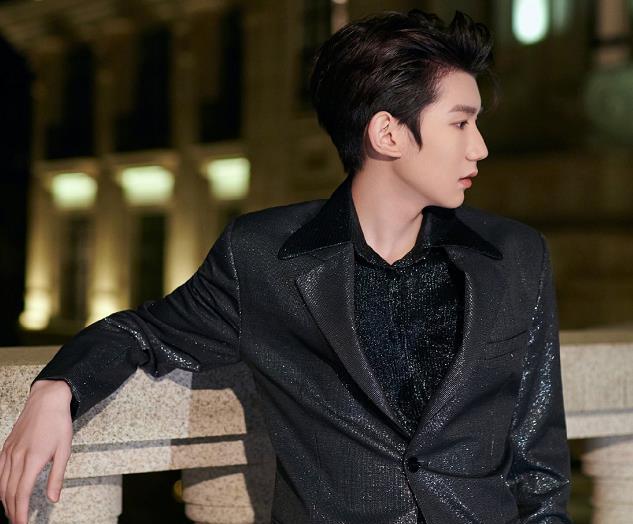 王源|王源喜提新宠物，比“拇指姑娘”还娇小，对爱宠亲亲画面羡煞粉丝