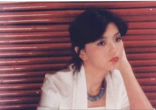 周润发|刘德华向她表白被拒绝，周润发为了她轻生，如今的她依然单身！