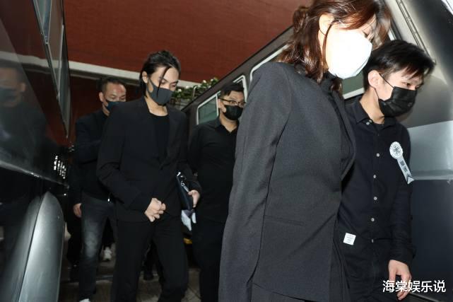 吴孟达|吴孟达出殡90岁母亲现身!白发人送黑发人神色悲伤,画面太悲伤