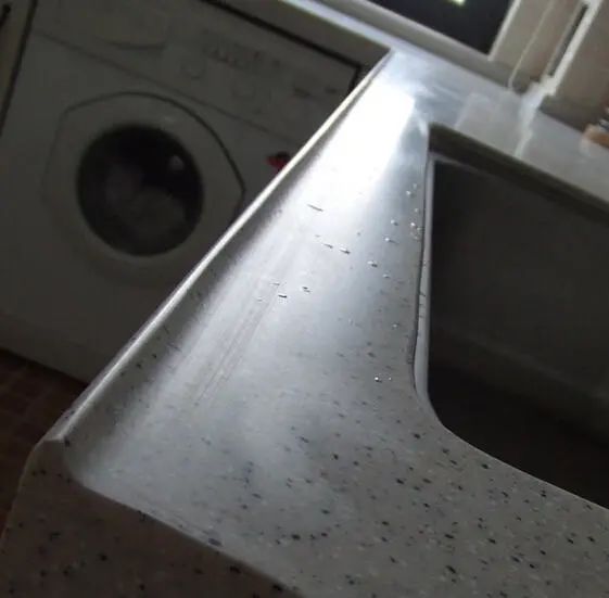 入住半年坑得想哭：厨房台面要不要做挡水条？太多人装错了！