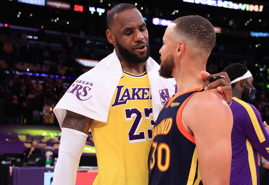 湖人队|保底半决赛！湖人最强阵容打爆勇士，詹姆斯夺冠稳了？