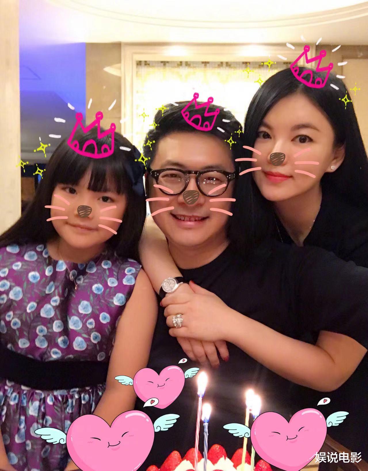 李湘|45岁李湘和新男友疑似在酒店同居，乘车回家拿东西，这是几个意思