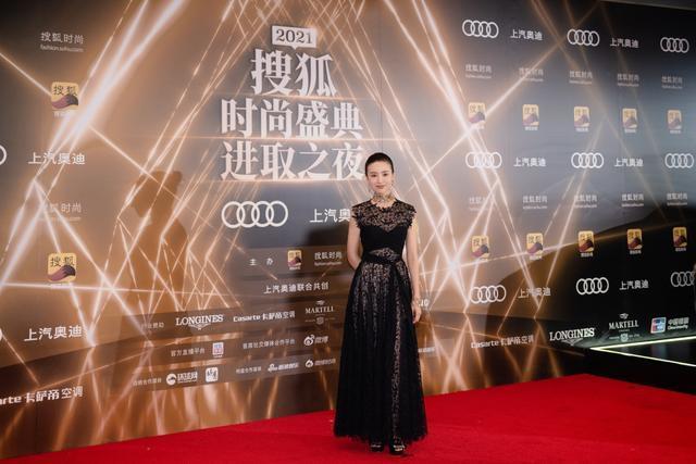 王俊凯|41岁董洁褪去青春年华，如今的她越来越女人味十足，性感迷人，网友赞