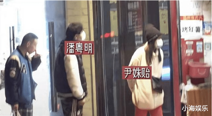 潘粵明帶37歲女友購物，摟肩同行大秀恩愛，兩人曾合作多部經典-圖2