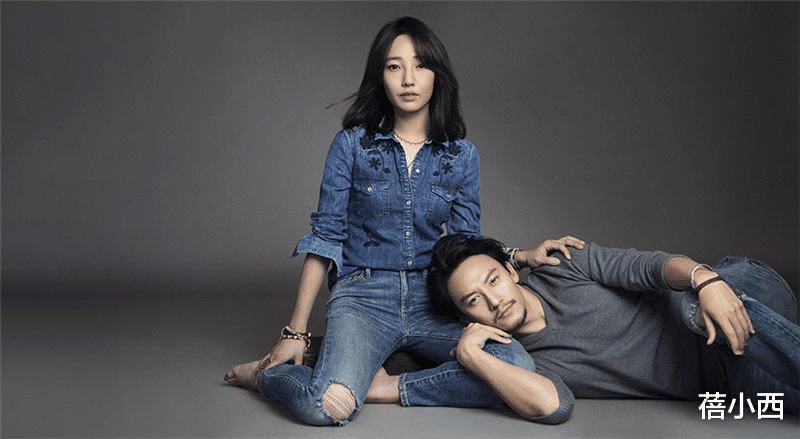 白百何|白百何、张震演绎侣装，2人穿牛仔装含情脉脉，摄影师拍得下去？