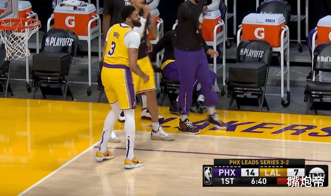 安东尼·戴维斯|开局325秒浓眉0分再伤退！沮丧抱膝心态崩了，詹皇湖人不该让他上