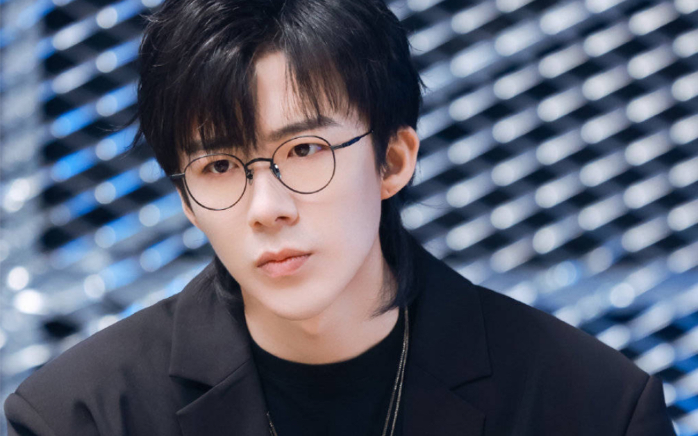 从网红逆袭成明星,这5位男星不仅颜值出众,人气一个更比一个高(网红变