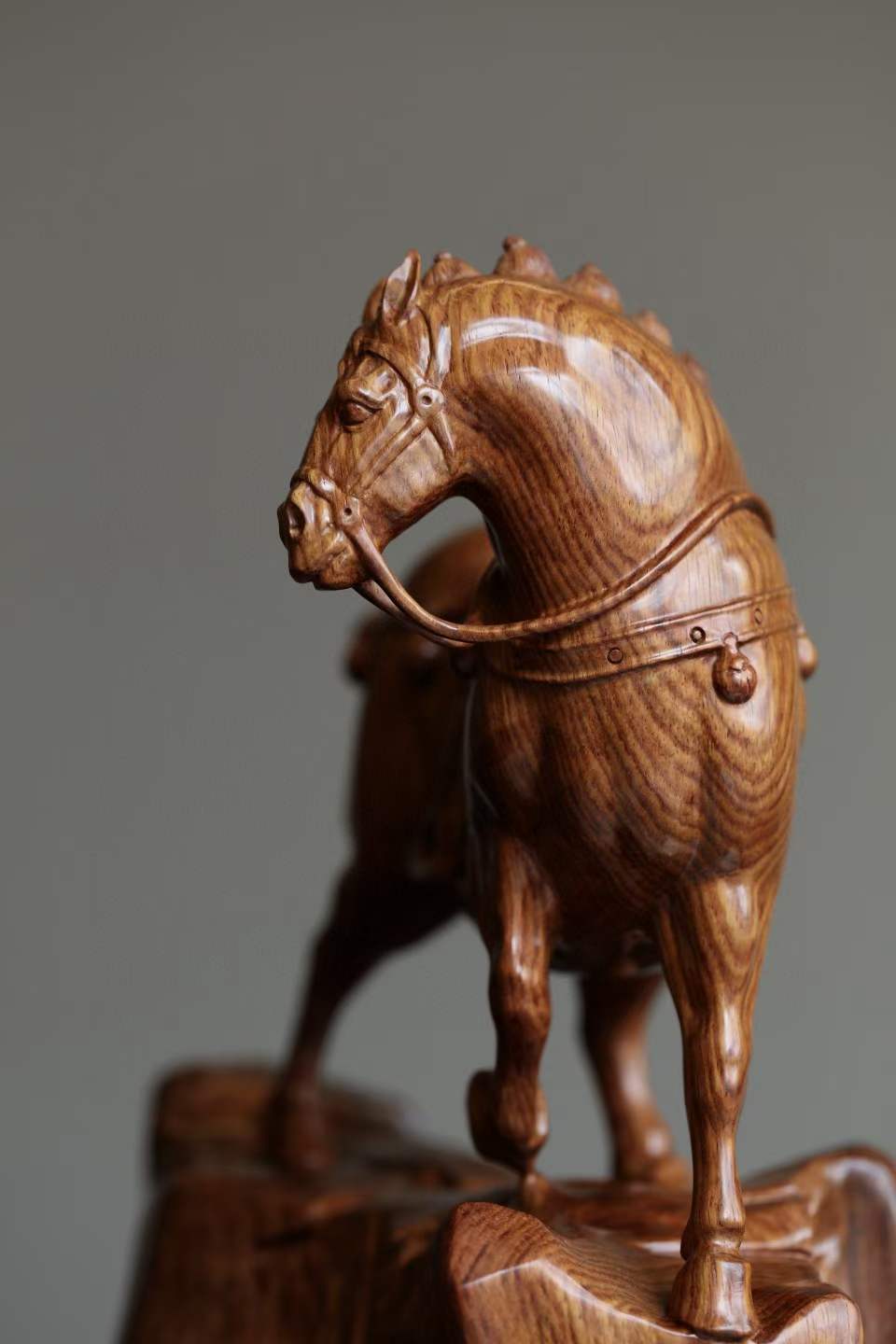 |黄花梨 | 骏马