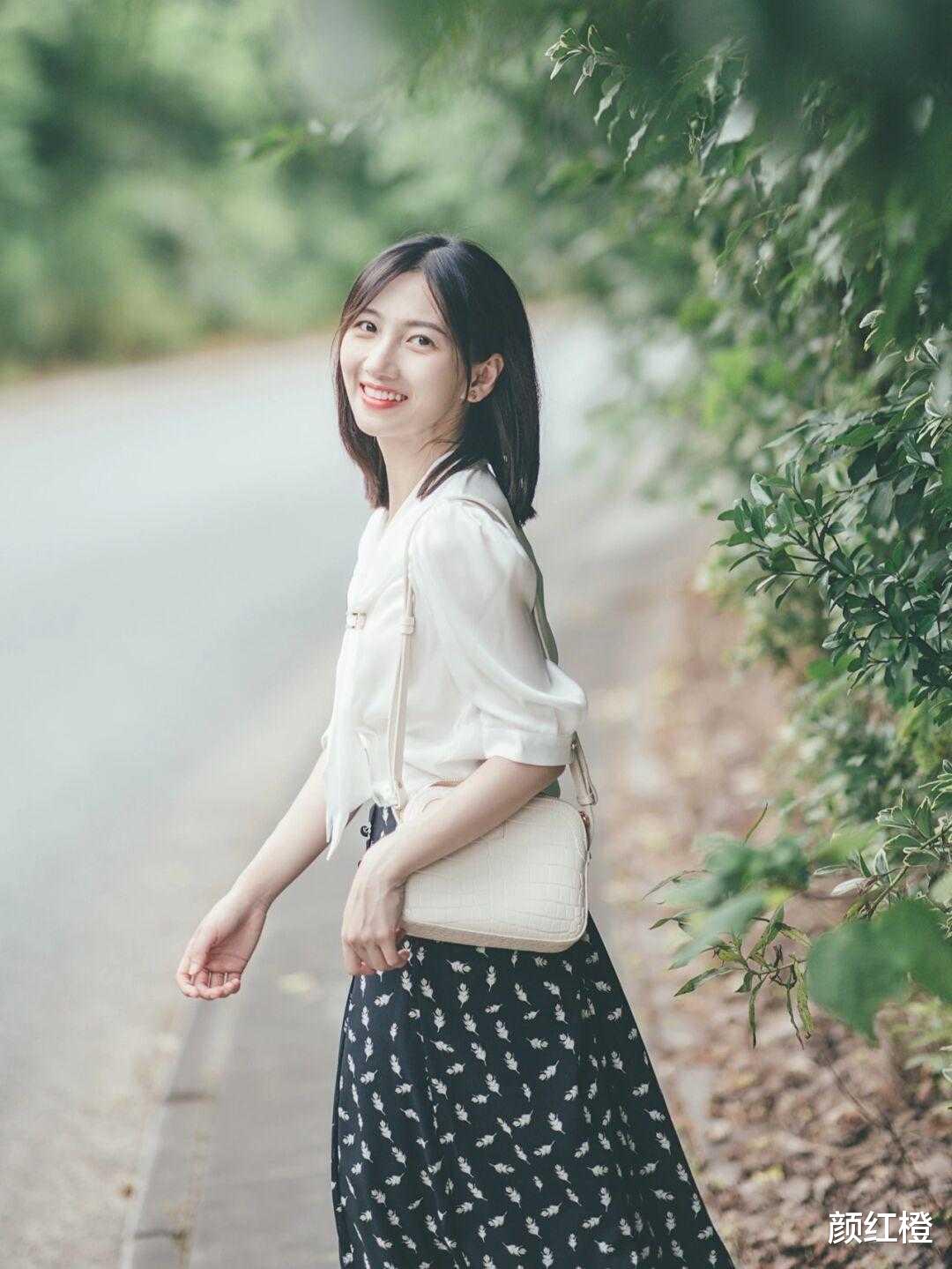 颜红橙|简约利落的通勤穿搭示范,雪纺衬衫配半身裙温柔简约,知性大方