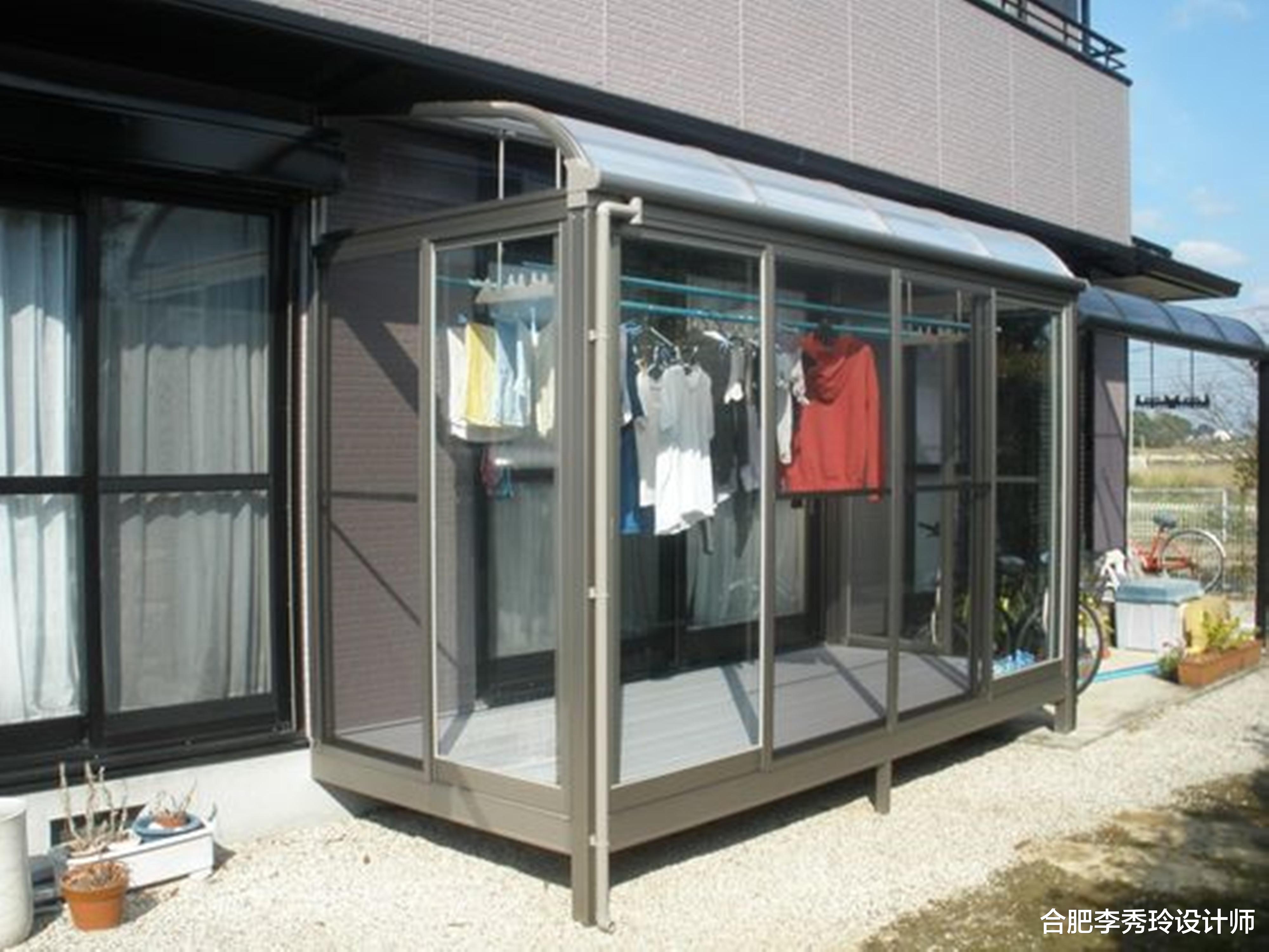 门前找师傅搭雨棚,封一半做阳光房另一半只盖个顶,好处只多不少