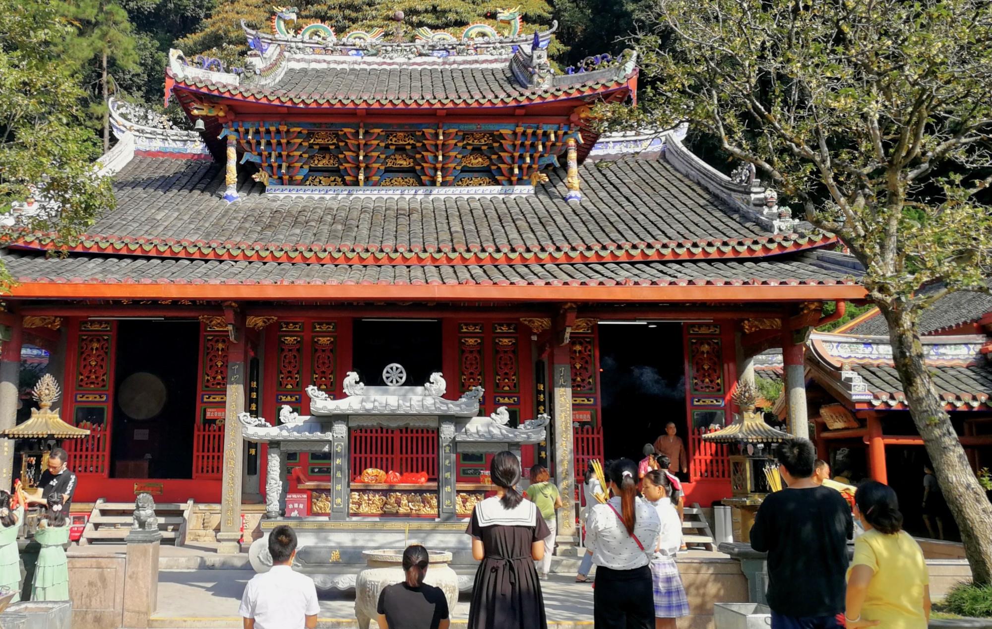 梅州 梅州灵光寺有三个奇特之处，游客都说太神奇，成无解之谜