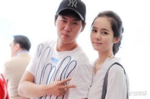 韩佳人|韩佳人公公时隔7年再亮相，透露儿子儿媳结婚原因，辟谣家族传闻