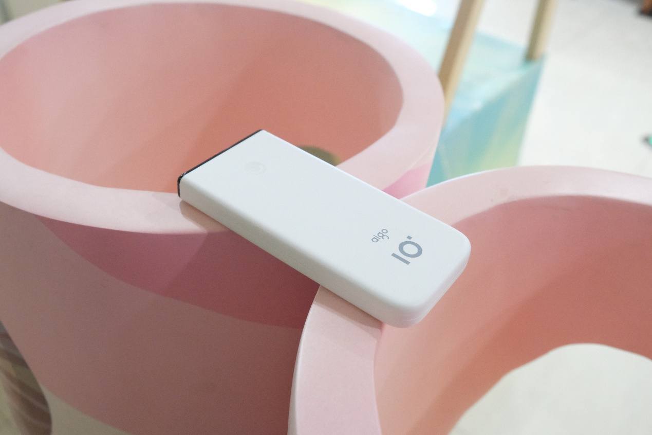 充电宝|女生都是颜值党!像aigo国民好物充电宝就合女友的审美