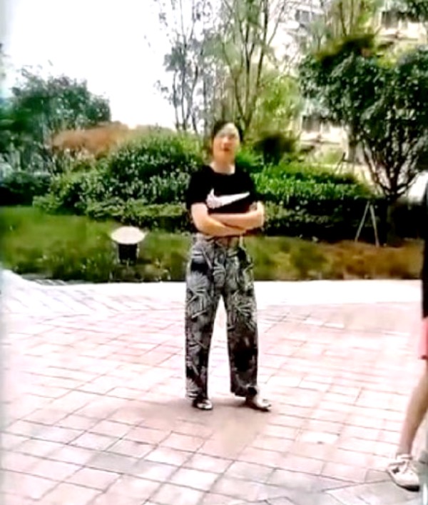  徽州宴风波：饭店困境，丈夫道歉，为何老板娘不出面这事就难完？