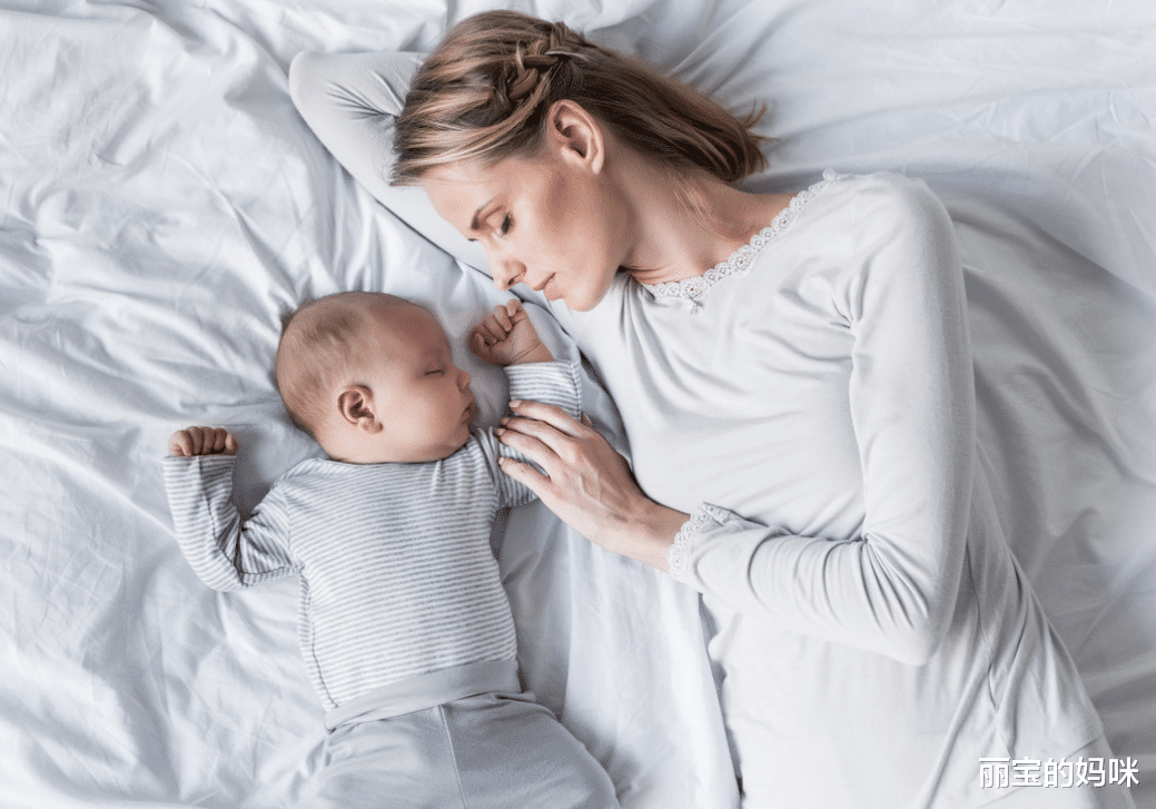 丽宝的妈咪|孩子从小跟谁睡，会影响其性格形成，家长别为了偷懒当甩手掌柜