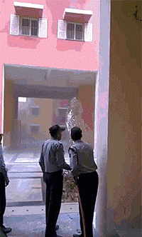 “酒店卫生间开始有这种椅子了？这模样用来干什么的？”