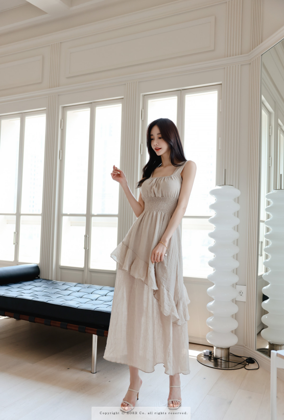 美图美景欣赏|2021最新孙允珠时尚写真：檀木灰棕幕帘梦纱婉约百褶裙