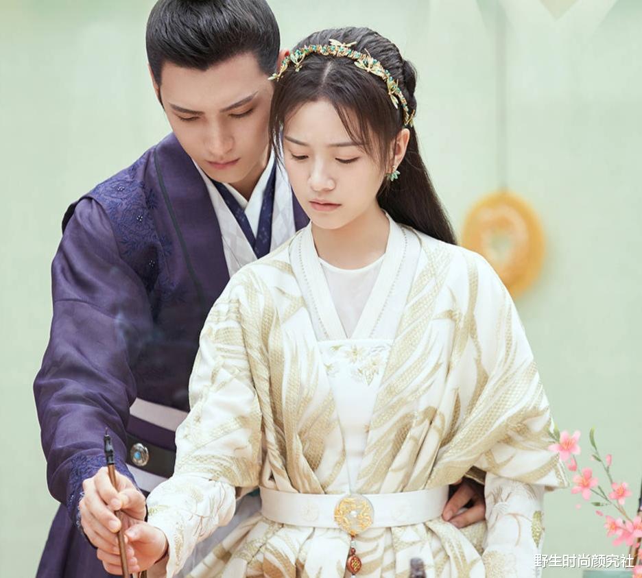 野生时尚颜究社 明明她的现代装“灵”让人心碎,为什么要演古装“拖累”颜值?