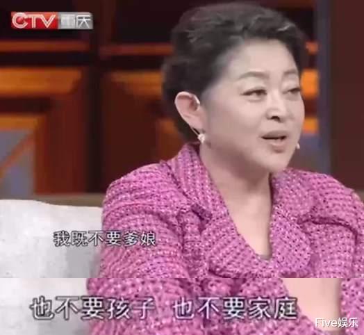 倪萍|倪萍：经历3段婚姻，和陈凯歌同居5年被抛弃，嫁给记者后悔一生