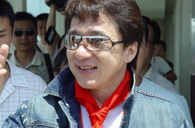 蒋大为|释放孟晚舟信号灯响起，助纣为虐的蒋大为慌了，成龙留一声鄙夷