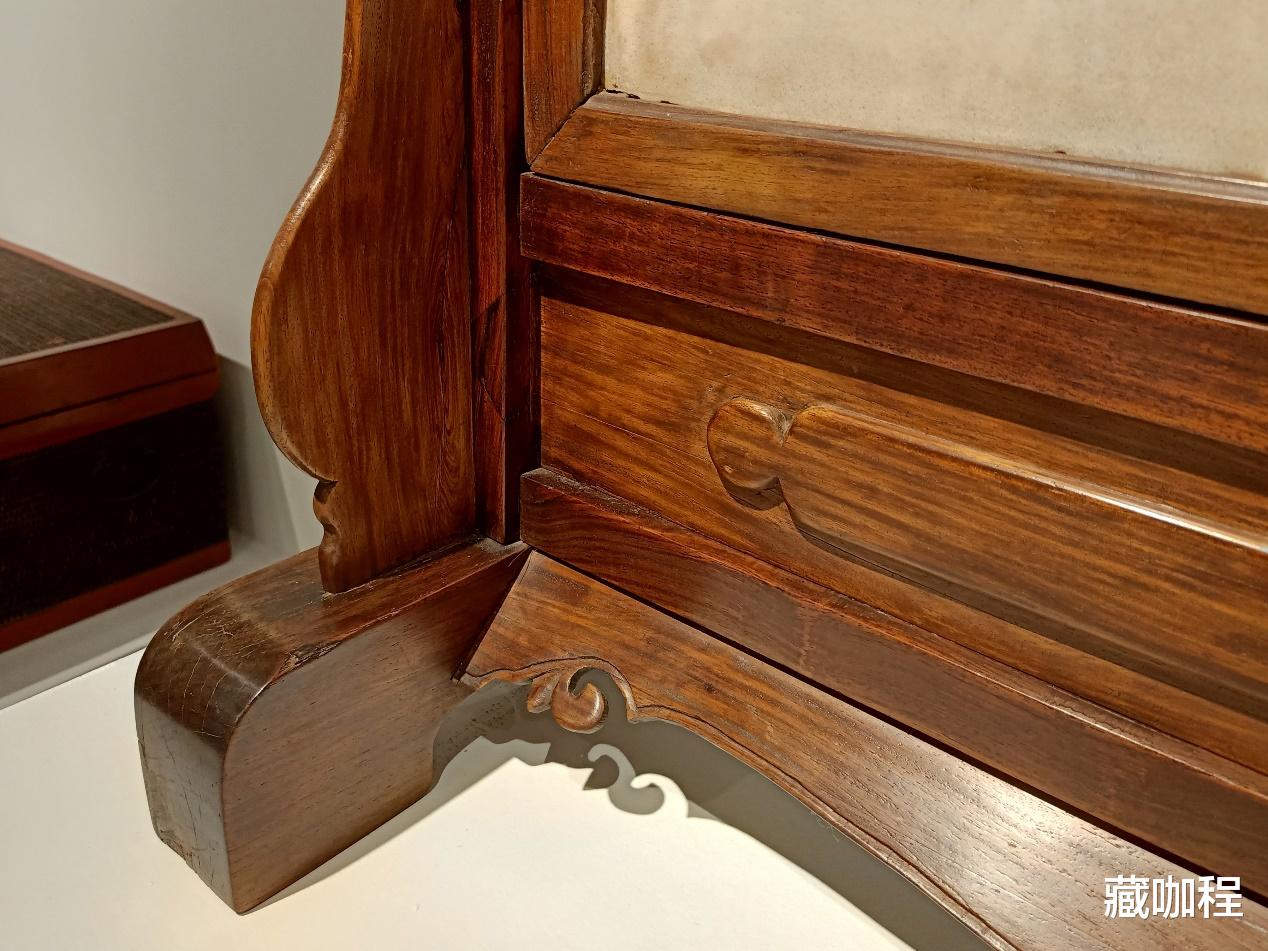 |嵌云石插屏多拼补，自古黄花梨就被珍惜