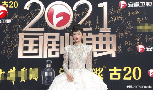 国剧盛典|国剧盛典红毯：刘涛僵硬假笑宋祖儿迟到黑脸，热依扎让人眼前一亮