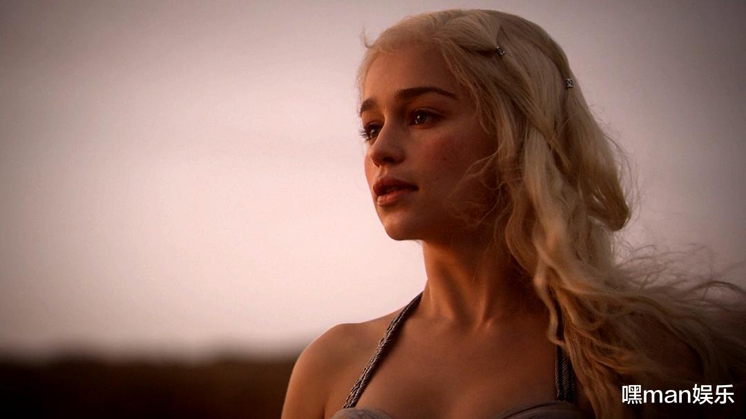 艾米莉亚·克拉克|艾米莉亚·克拉克的真相 打破龙女的枷锁 两次手术让其更强大