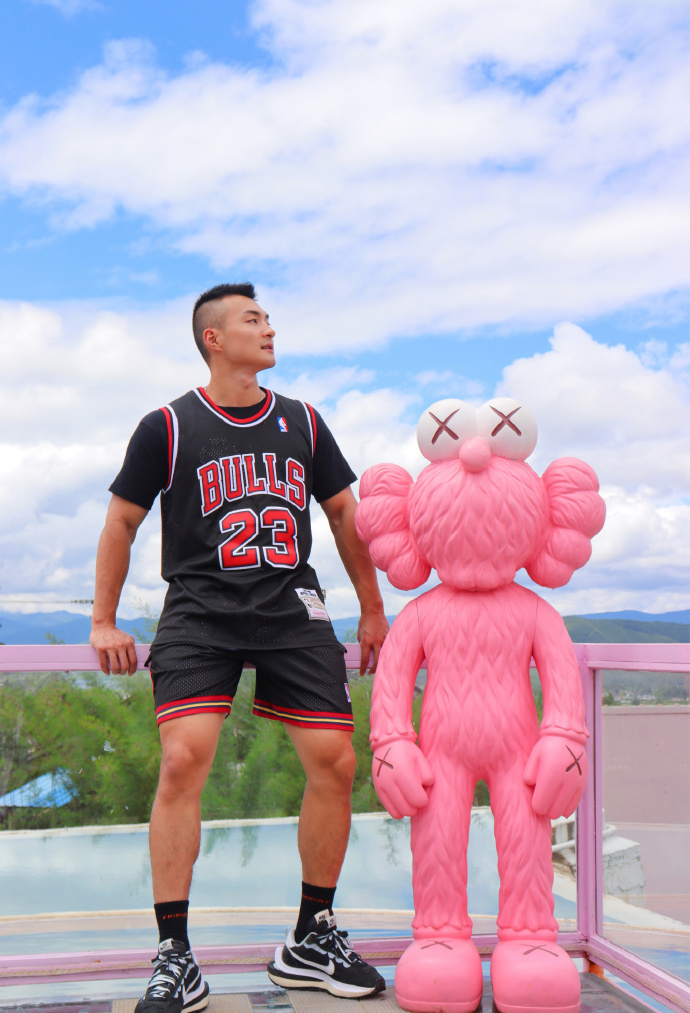 穿衣搭配 曾经的兵哥哥，如今的肌肉模特，满身肌肉搭配清爽短发，真帅气！