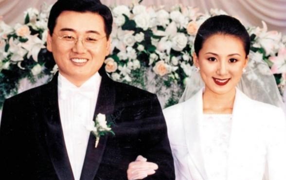 半暖时光|54岁金喜爱从美艳小三演到复仇元配，戏外嫁多金才子不受丑闻动摇