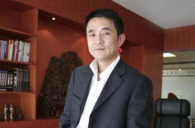 王永红|王永红：公司破产丝毫不慌，套61亿携女明星出逃，亲爹去世都不回