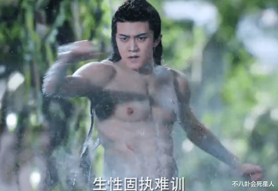 任嘉伦|又一当红男星演戏疑用假腹肌，与真实身材差距明显，实在离谱！