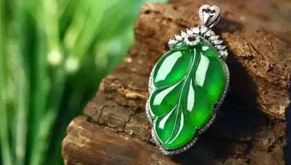 依沐翡翠 为什么有的玉石很难造假？我们来了解一下是哪些，以及原因