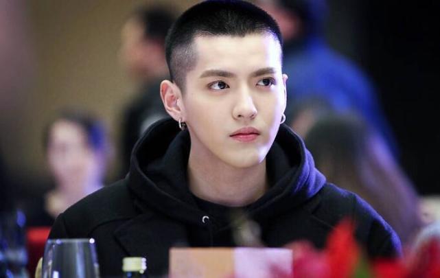 都美竹|都美竹沉默2天后终于发声，再曝与吴亦凡相关细节，坦言：真的好累