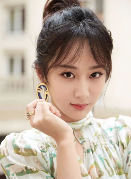 赵丽颖|5月女艺人商业价值榜大洗牌！赵丽颖跌至第7，榜首颜值太高