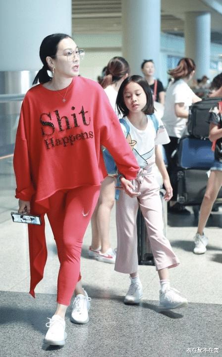 钟丽缇|钟丽缇携小12岁老公亮相，穿紧身裤也不惧，比张伦硕穿得还新潮