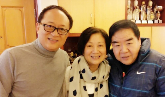 |郑则仕晒出自己香港的家,70岁还那么大食量,率性生活让人羡慕