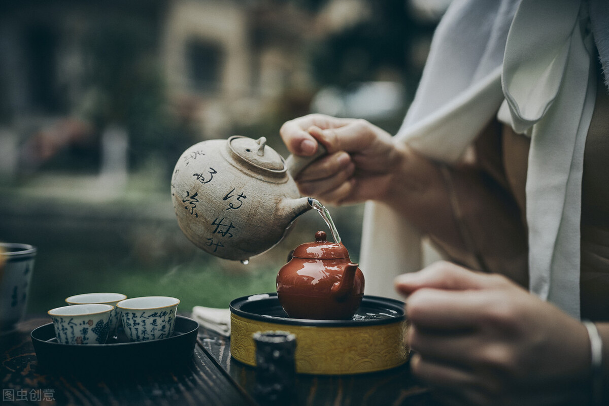 |全手工紫砂壶好在哪？泡茶比半手工紫砂壶更香吗？