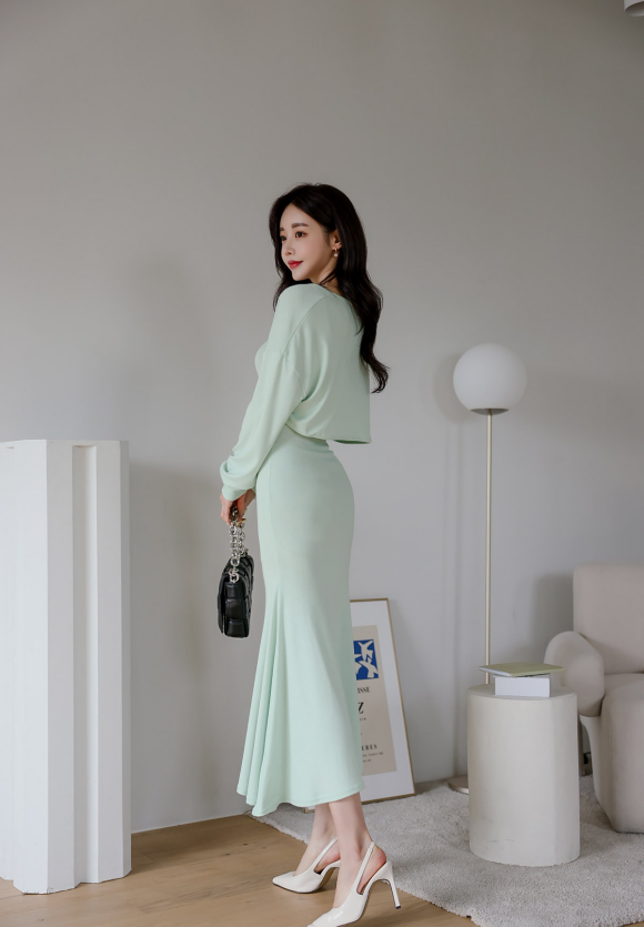 心壹穿搭|女神孙允珠时尚搭配：希腊风复古女神烟绿薄荷长裙