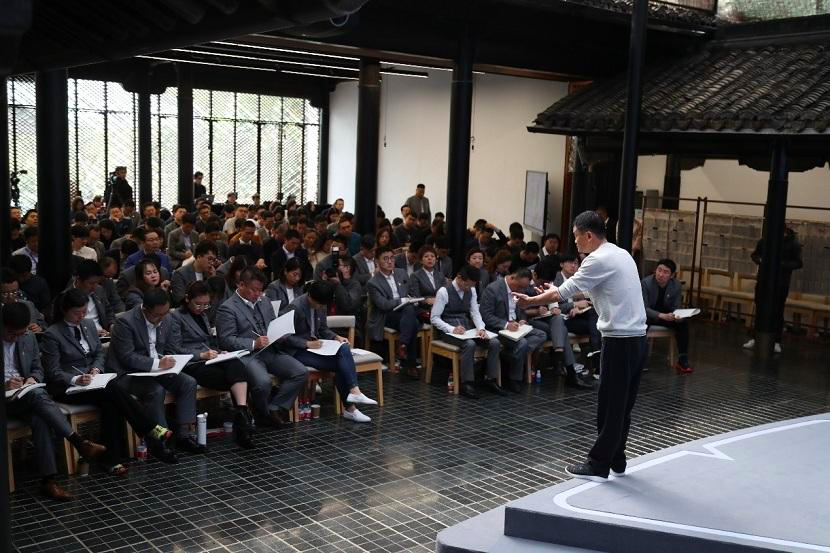 历史上的那些事儿 权威媒体发声：扔菜叶食堂不算全错，真正占用资源的很少被监管