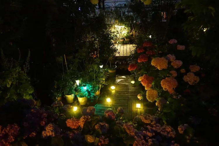 |80㎡露台“造花园”，生活在自己打造的花园里，每天都像在度假