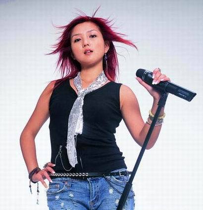 何洁|一碰就怀孕,“超女”何洁毁灭史:曾经有多风光,现在就有多落魄