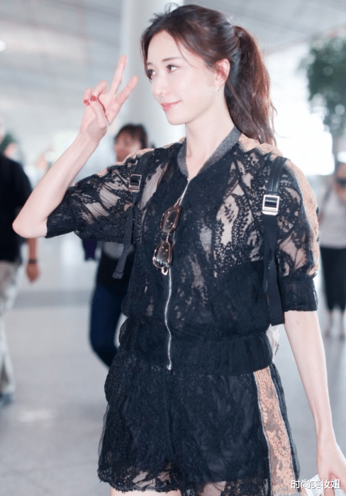 时尚美妆妞 林志玲人到中年真“敢穿”，穿蕾丝套装性感迷人，不愧是女神