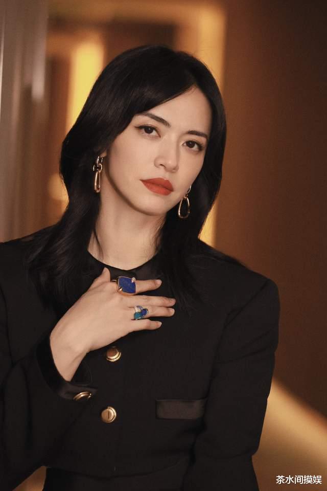 宁静|金鸡闭幕：宁静霸气、张子枫土气，金晨干瘦，张小斐裙摆绣大观园