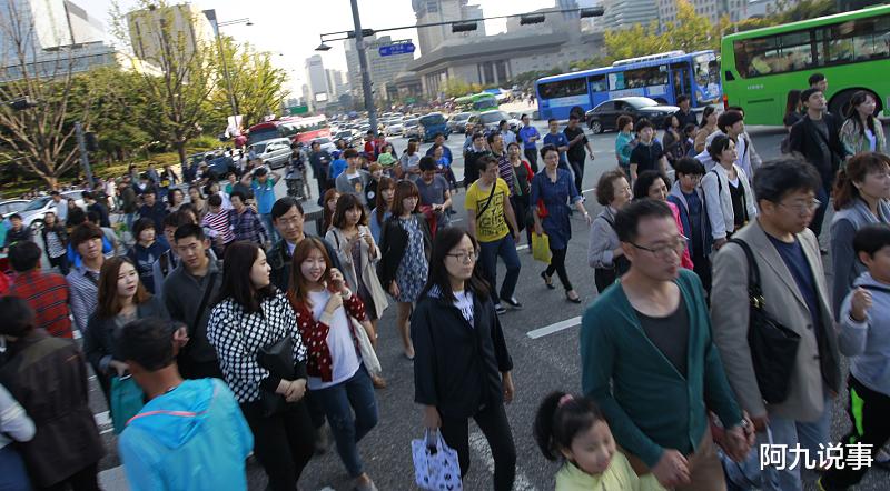 一句“中国人不骗中国人”的梗,让你听了感到欣慰还是心酸?