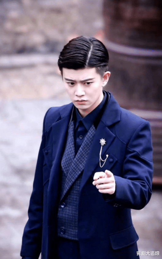 任嘉伦|任嘉伦《请君》盔甲路透出炉，一秒梦回周生辰，还带雪中甜蜜对视