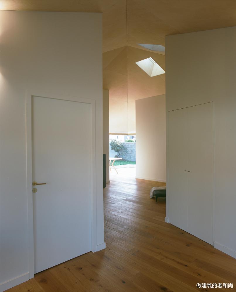 缺少四个墙角的私人住宅：通风和采光恰到好处，舒适惬意