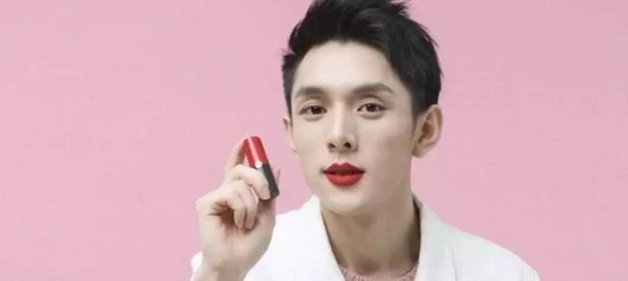 吴昕|一对眉毛占半张脸！俄罗斯女孩因“粗眉”爆火，网友直呼辣眼睛