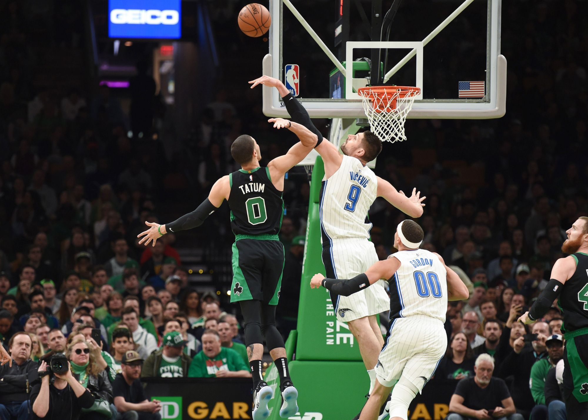 库兹马|36.1%+43.8%+2.9！湖人迎来顶级3D，这下得到拉文希望大增